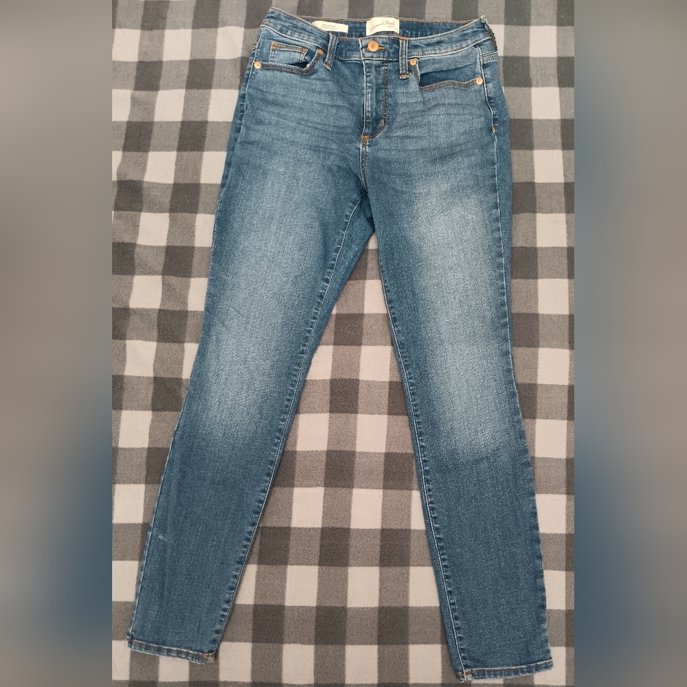 Universal thread blue jeans